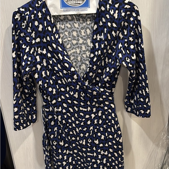 DVF Blue Leopard Print Wrap Top - Picture 1 of 1